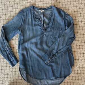 Lou & Grey Chambray Button Down Shirt